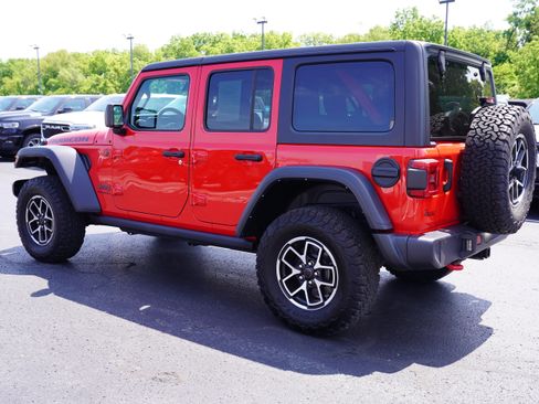 Used 2024 Jeep Wrangler Unlimited Rubicon AWD/4WD image 8