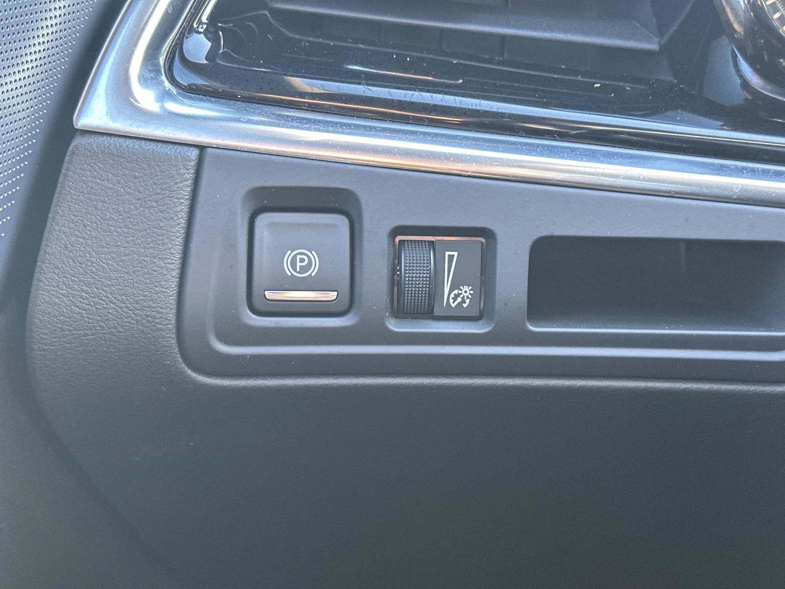 Certified 2025 Cadillac XT6 Sport w/ LPO, Floor Liner Package AWD/4WD image 27