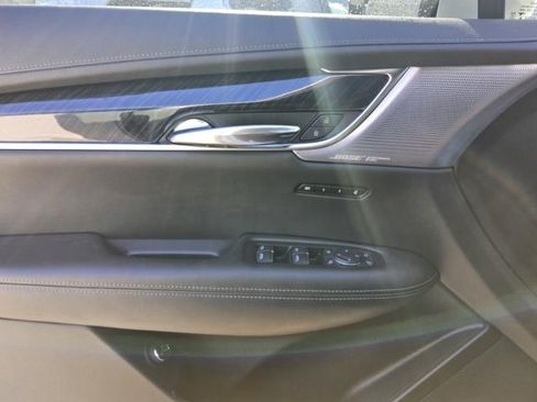 Used 2021 Cadillac XT6 Premium Luxury FWD image 7