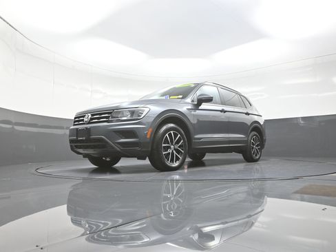 Used 2021 Volkswagen Tiguan SE image 11