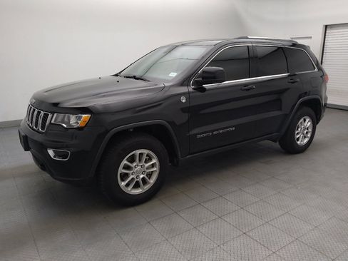 Used 2019 Jeep Grand Cherokee Laredo AWD/4WD image 2