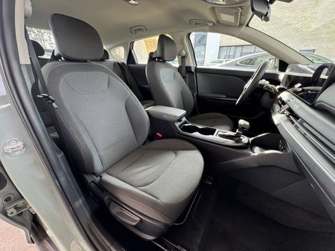 Used 2025 Kia K4 FWD image 36