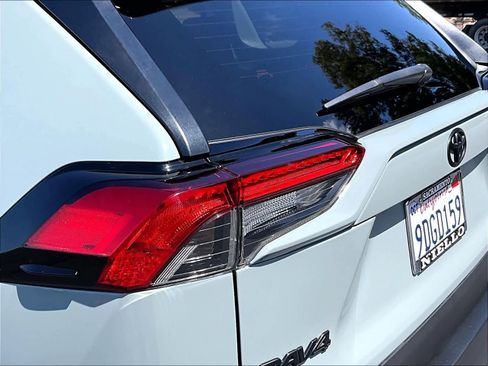 Used 2022 Toyota RAV4 XLE w/ Convenience Package FWD image 31