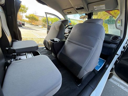 Used 2022 Toyota Tacoma SR RWD image 27