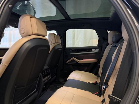 New 2026 Porsche Cayenne image 24