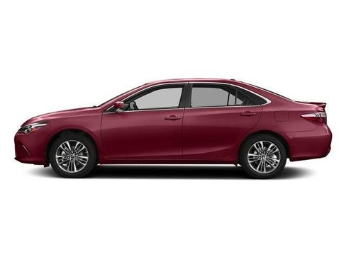 Used 2017 Toyota Camry XSE w/ Moonroof Package FWD image 2