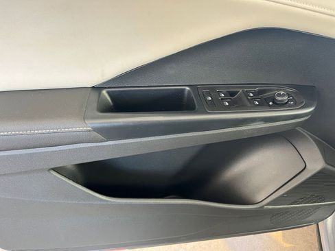 Used 2025 Volkswagen Taos SE image 20