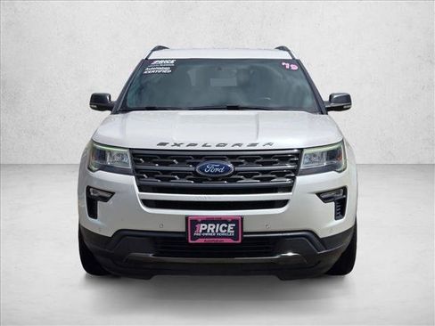 Used 2019 Ford Explorer XLT w/ Equipment Group 202A FWD image 2
