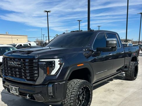 Used 2024 GMC Sierra 2500 Denali Ultimate image 1