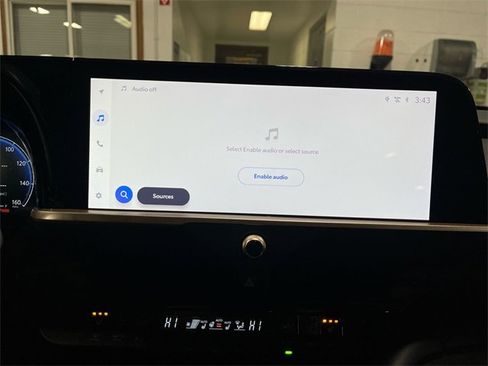 Used 2025 Toyota Crown Signia Limited image 16