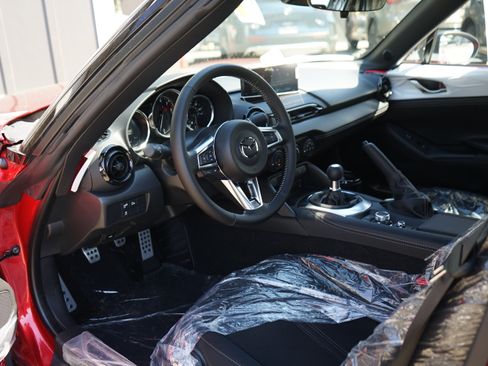 New 2026 MAZDA MX-5 Miata Club w/ Interior Package RWD image 17