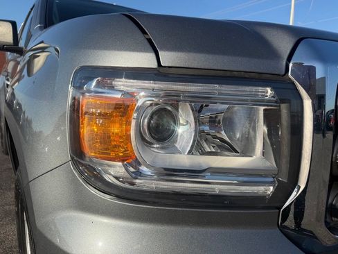 Used 2018 GMC Canyon W/T w/ Convenience Package RWD image 3