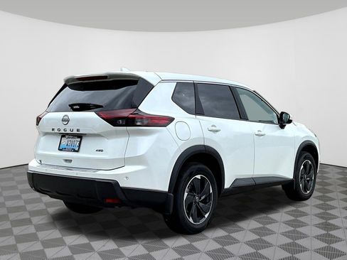 Certified 2026 Nissan Rogue SV AWD/4WD image 6