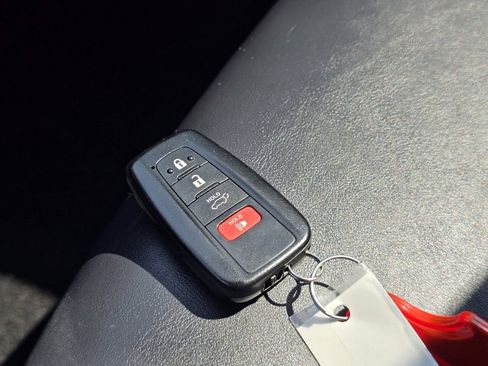 Certified 2020 Toyota RAV4 XLE Premium AWD/4WD image 35