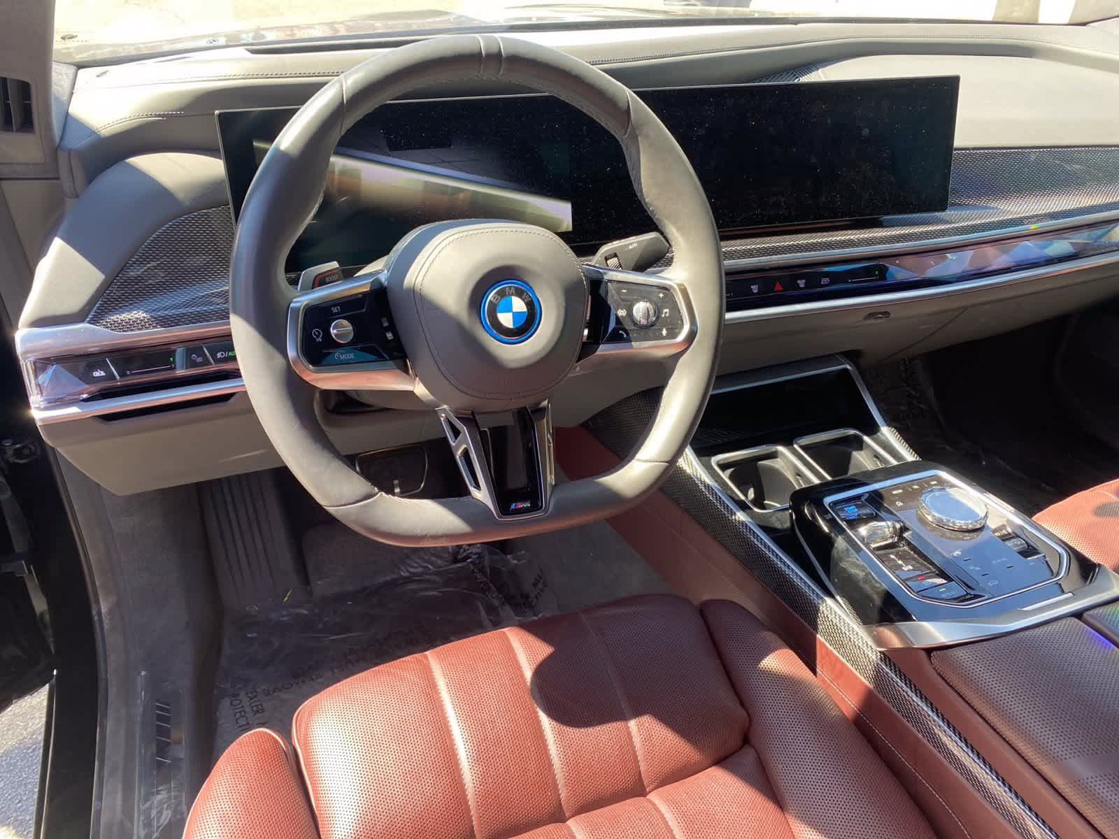 Used 2023 BMW i7 xDrive60 w/ Executive Package 2 AWD/4WD image 11