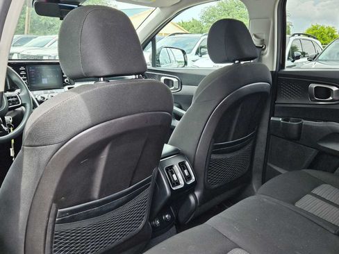 Used 2022 Kia Sorento LX FWD image 17