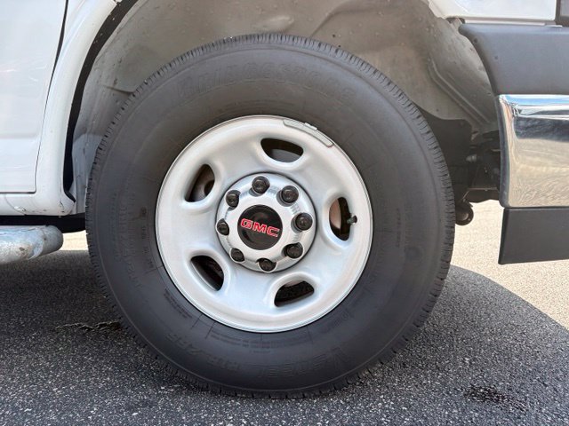 Used 2025 GMC Savana 2500 w/ Driver Convenience Package RWD image 21
