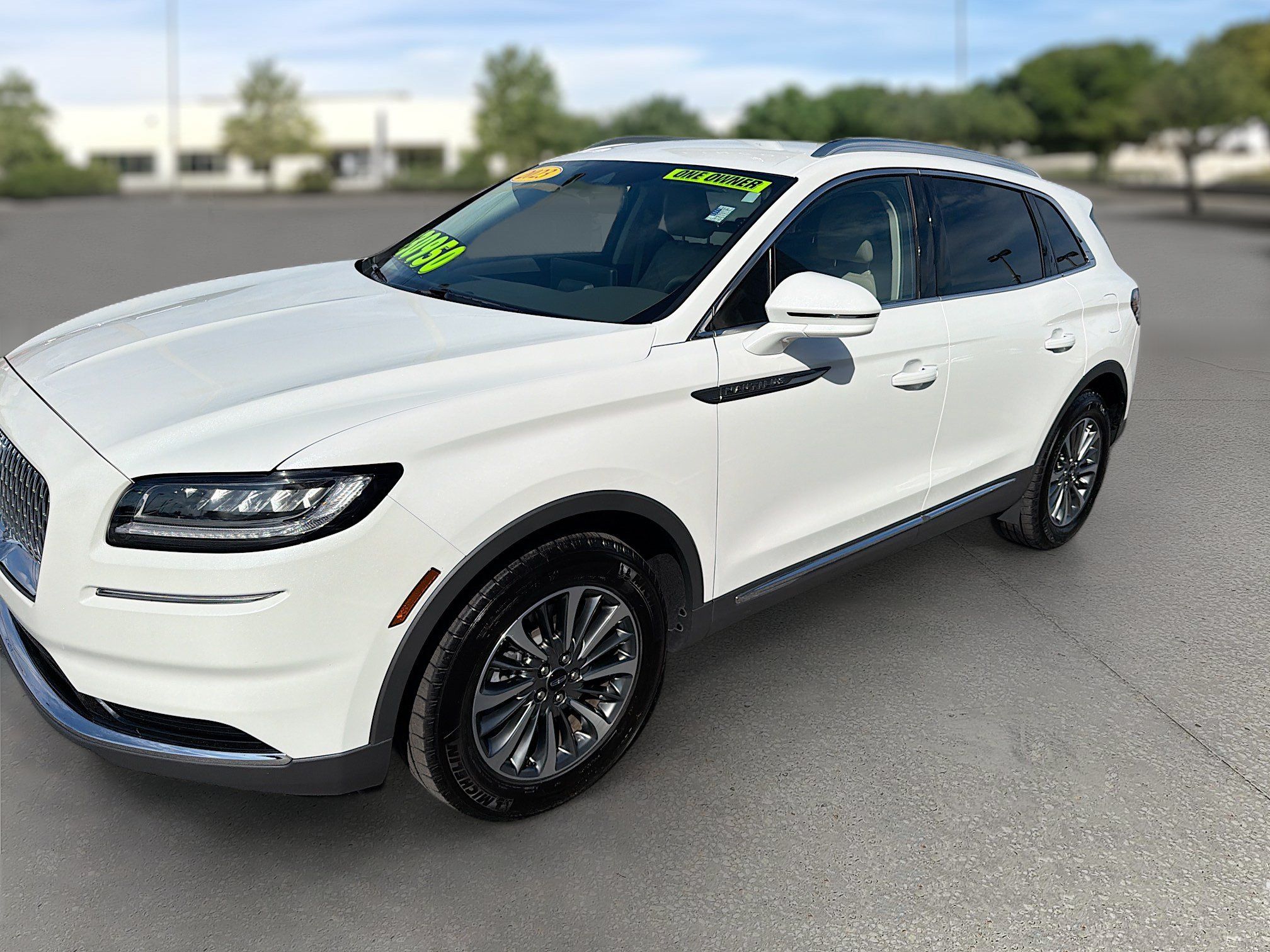 Used 2023 Lincoln Nautilus FWD w/ Premium Package image 3