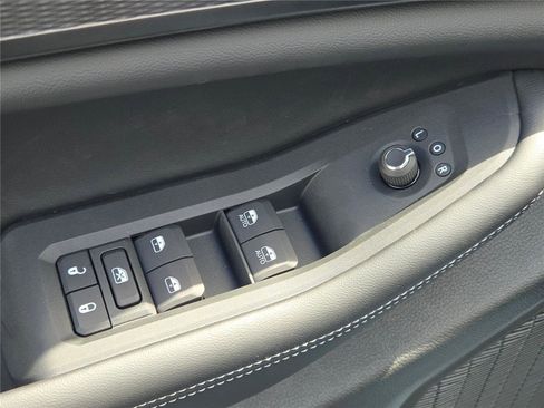 New 2025 Jeep Grand Cherokee Altitude image 23