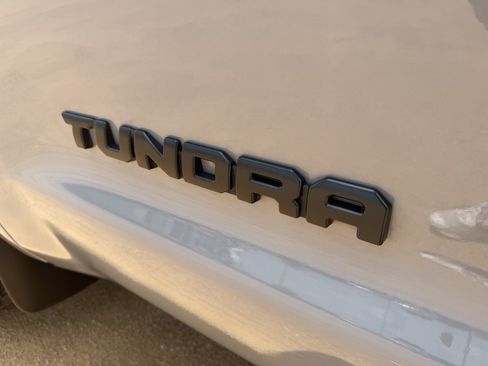 Used 2019 Toyota Tundra SR5 w/ SR5 Upgrade Package AWD/4WD image 12