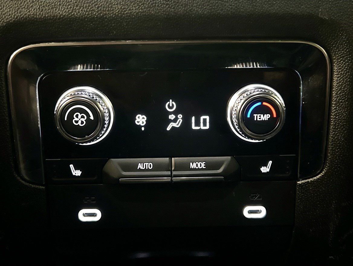 Used 2024 GMC Yukon Denali AWD/4WD image 18