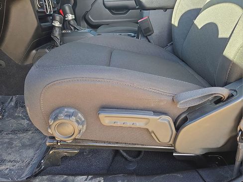 Used 2023 Jeep Wrangler Unlimited image 23