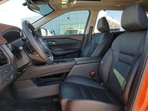 Used 2023 Nissan Rogue SL w/ SL Premium Package image 19