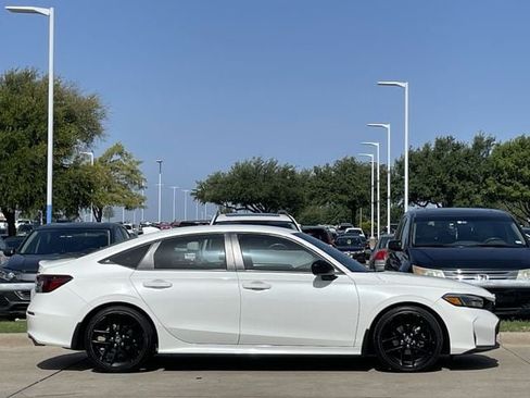 Used 2025 Honda Civic Sport image 3