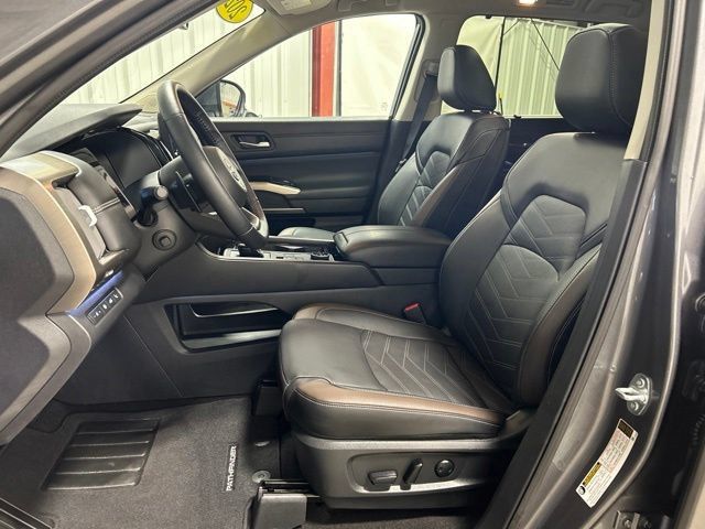 Used 2024 Nissan Pathfinder Platinum w/ Cargo Package AWD/4WD image 13