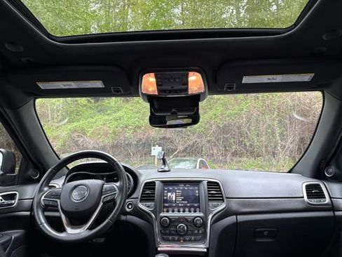 Used 2018 Jeep Grand Cherokee Altitude image 11