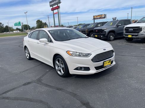 Used 2014 Ford Fusion SE w/ Equipment Group 201A FWD image 2