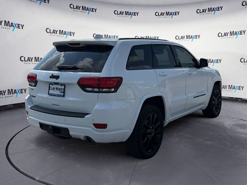 Used 2022 Jeep Grand Cherokee Laredo X AWD/4WD image 5