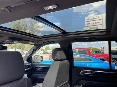 Used 2025 Chevrolet Tahoe RST w/ RST Capability Package AWD/4WD image 8