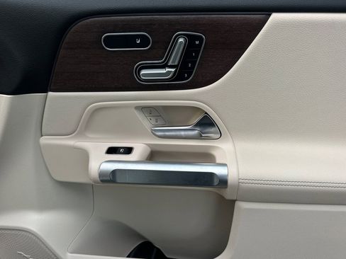 Used 2023 Mercedes-Benz EQB 300 300 w/ Exclusive Package image 32