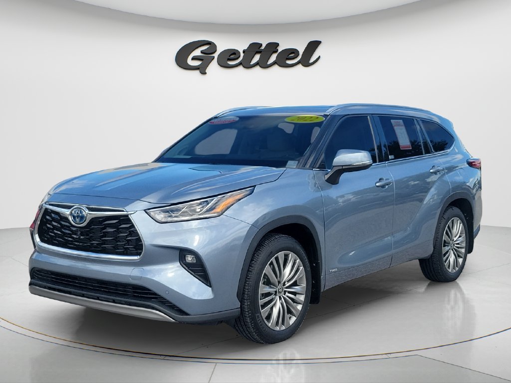 Certified 2022 Toyota Highlander Platinum AWD/4WD image 1