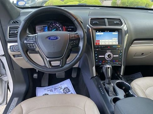 Used 2018 Ford Explorer Limited w/ Equipment Group 301A FWD image 8