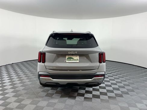 Certified 2025 Kia Sorento EX w/ Panoramic Sunroof Package AWD/4WD image 9