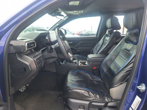 Used 2025 Toyota Tacoma TRD Sport AWD/4WD image 11