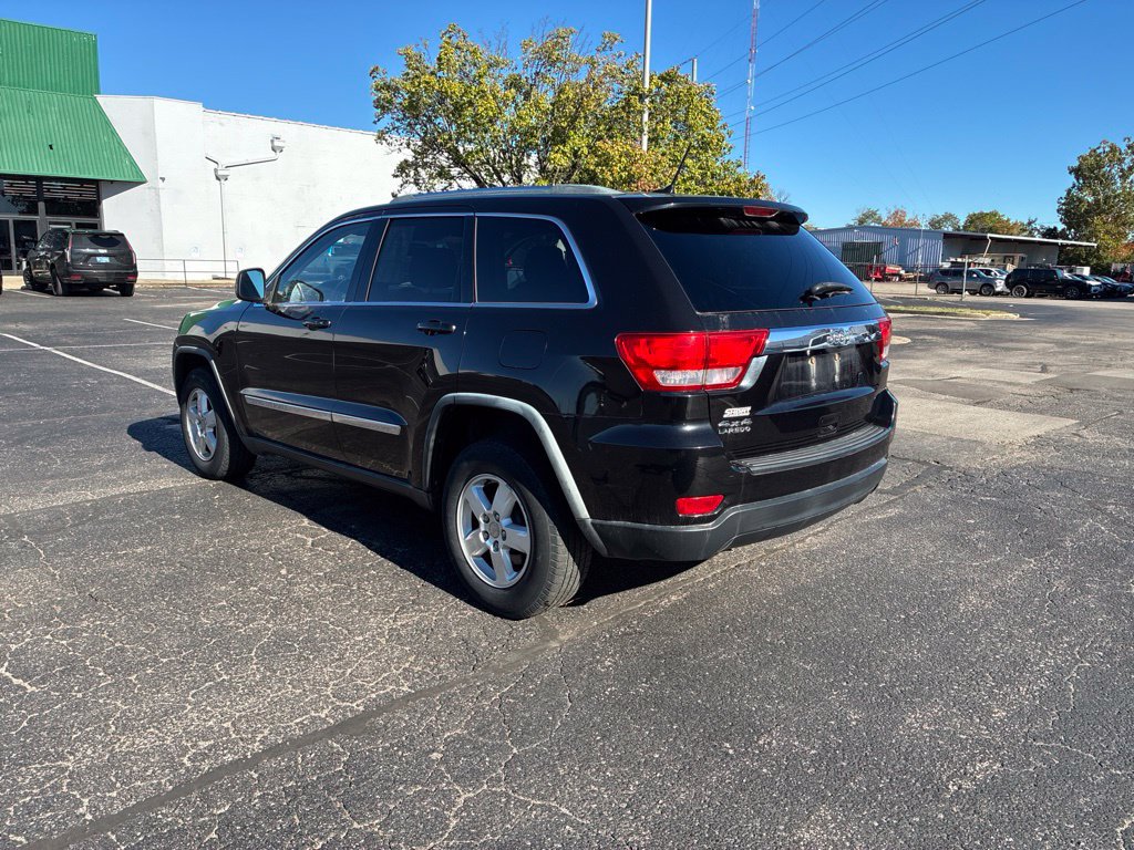 Used 2012 Jeep Grand Cherokee Laredo w/ Laredo E Group AWD/4WD image 3