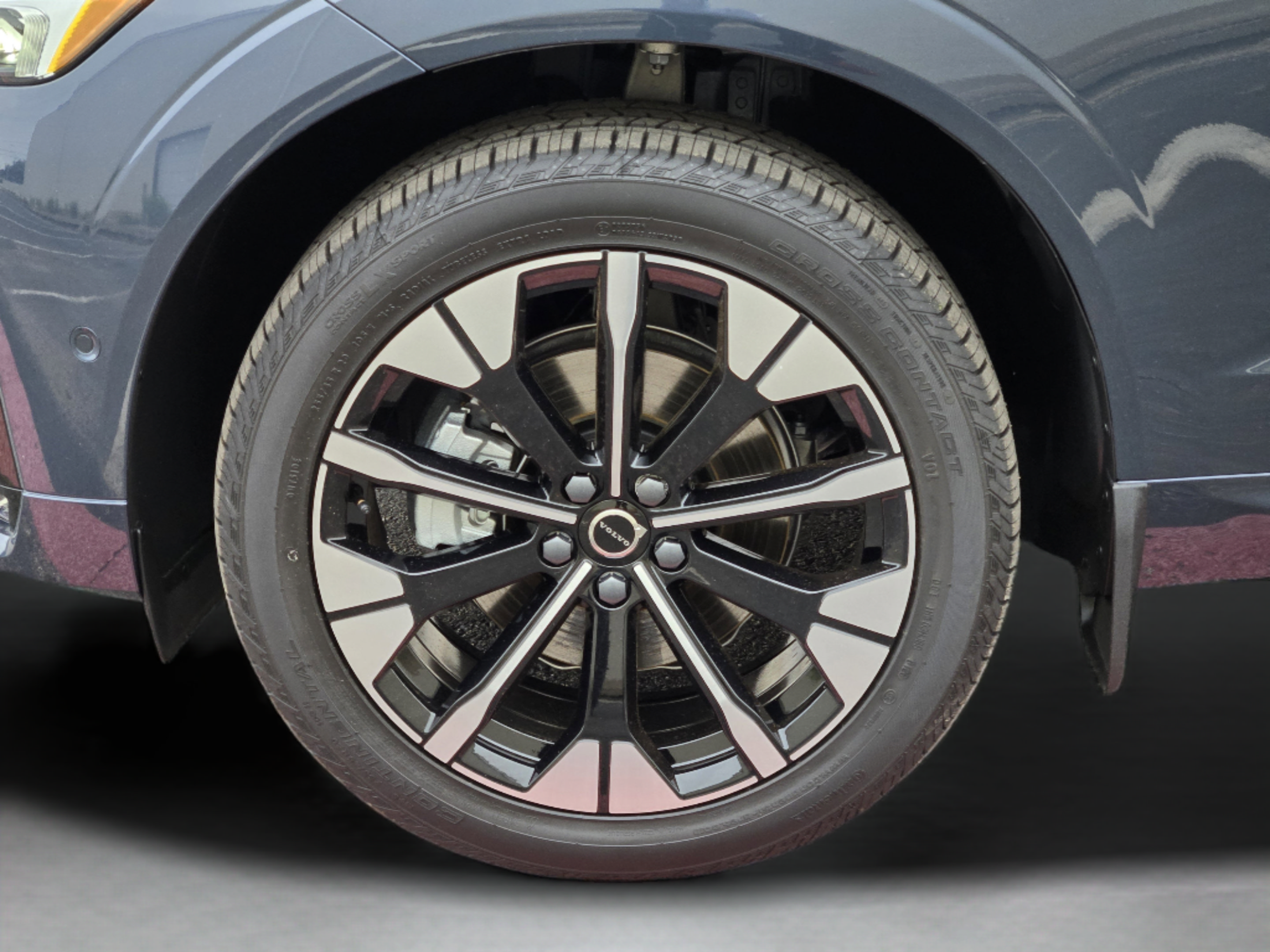 Used 2026 Volvo XC60 B5 Plus w/ Protection Package Premier AWD/4WD image 30