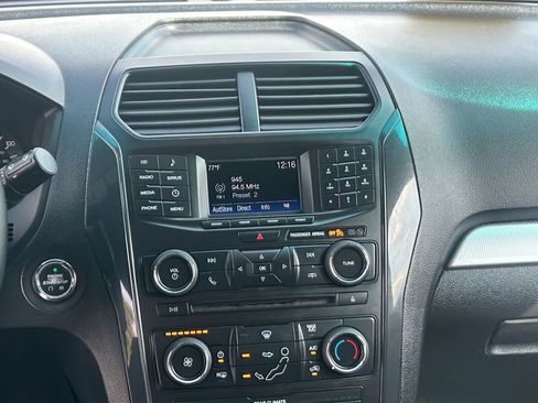Used 2017 Ford Explorer XLT AWD/4WD image 22