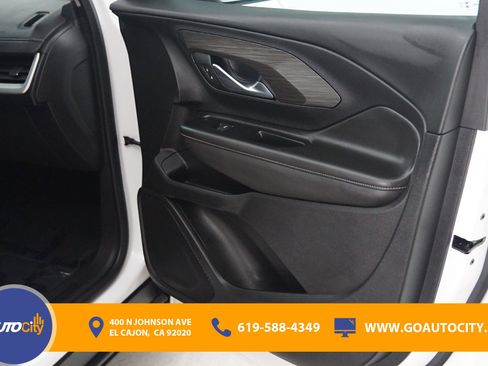 Used 2023 GMC Terrain SLT image 18
