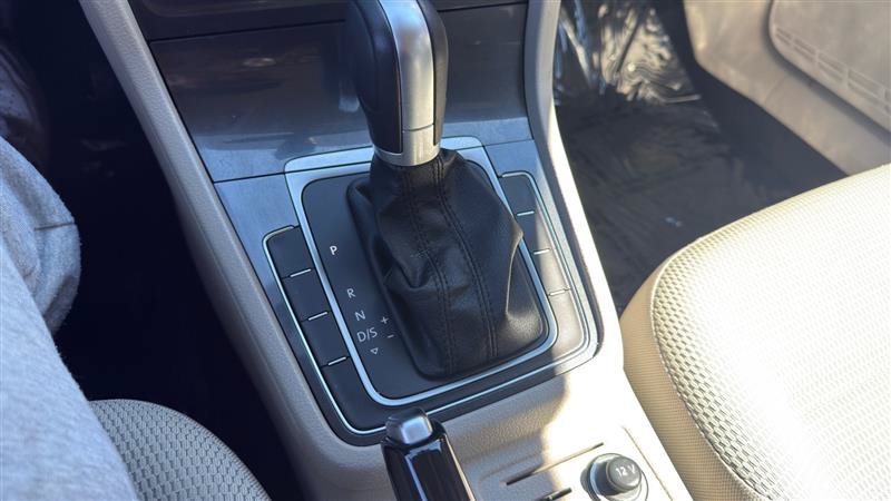 Used 2018 Volkswagen Golf SportWagen FWD image 35