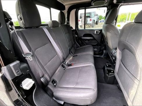 Used 2023 Jeep Gladiator Overland AWD/4WD image 20