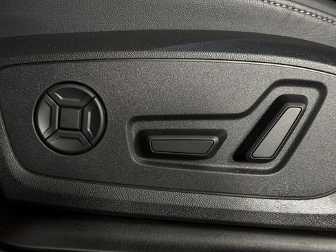 Used 2024 Audi Q4 e-tron Prestige image 33