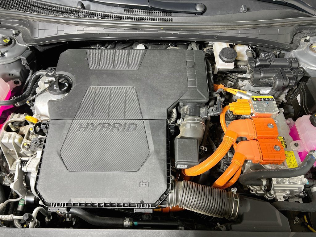 Used 2025 Hyundai Elantra Limited FWD image 28