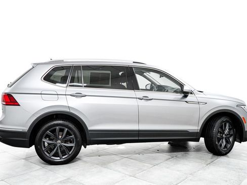 Used 2023 Volkswagen Tiguan SE w/ Panoramic Sunroof Package AWD/4WD image 7
