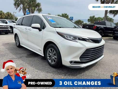 Used 2021 Toyota Sienna XLE image 10