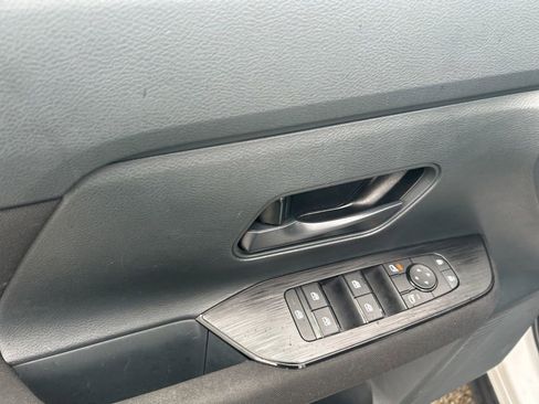 Certified 2025 Nissan Kicks S image 13