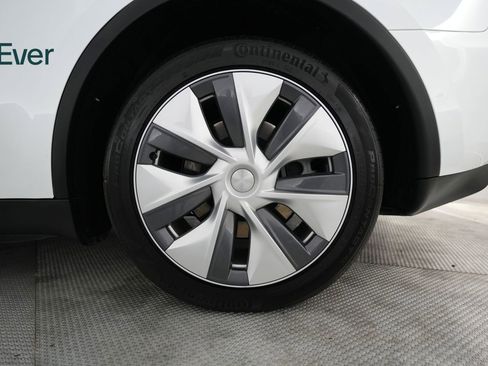 Used 2023 Tesla Model Y Long Range image 9